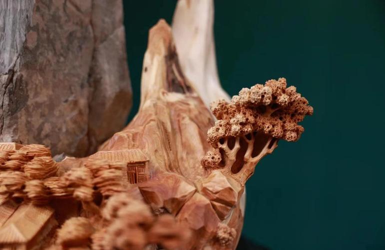 匠心獨(dú)運(yùn)——崖柏根雕藝術(shù)的獨(dú)特魅力